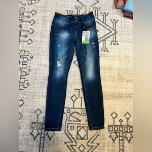 Brand New stretchy skinny jeans!